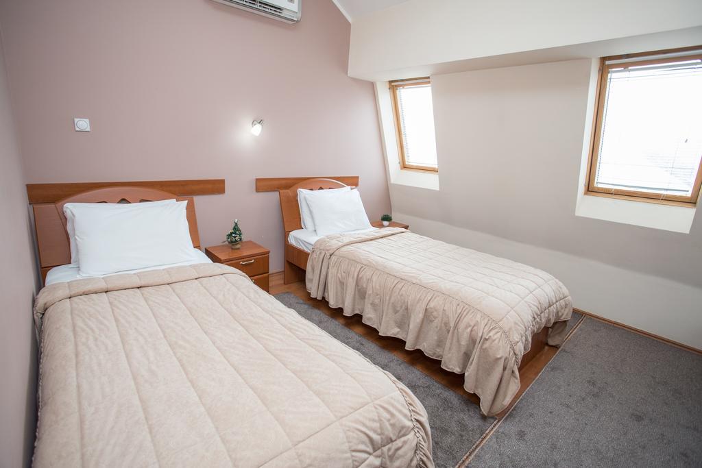 Sin-Kom Hotel Garni Pirot Room photo